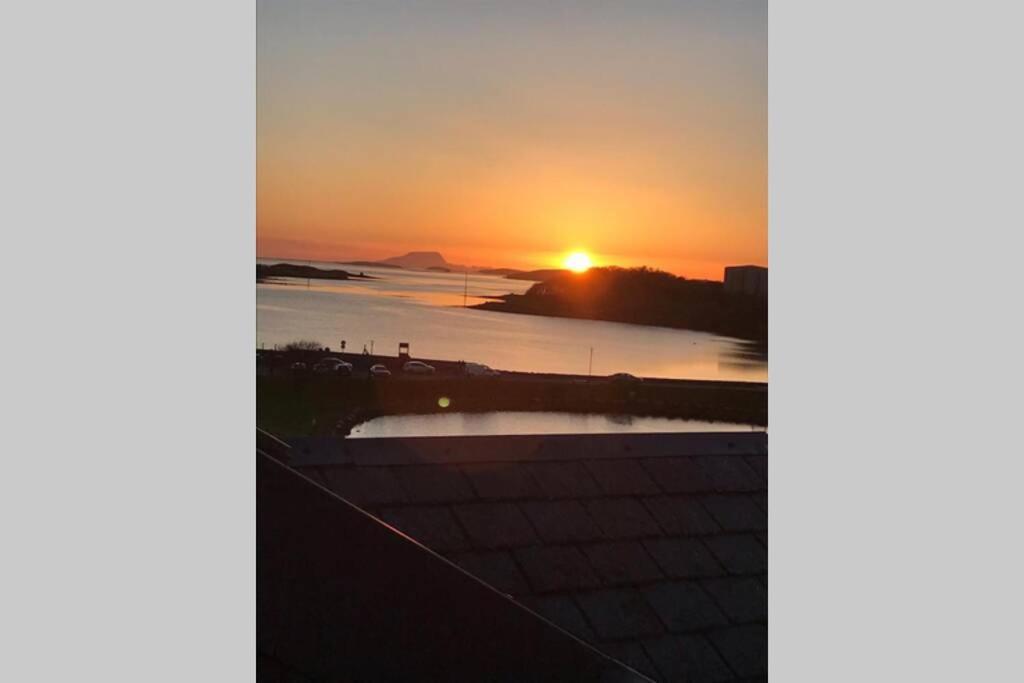 Clew Bay Balcony Views - Westport Quay Apt Apartamento Exterior foto